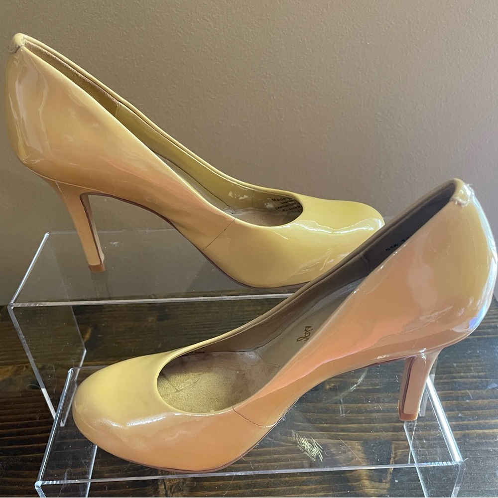 Trotters Signature Elegant Tanish/Yellow Women's Heels Size 5M
